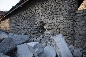 At noon of October 1, Azerbaijani forces carried out rocket attacks on Shushi, mainly from Grad and Smerch launchers. Many structures in the city were ruined, including partial damage to the Persian Gohar Agha mosque, Yeznik Mozyan Vocational School, and Shushi Technological University.