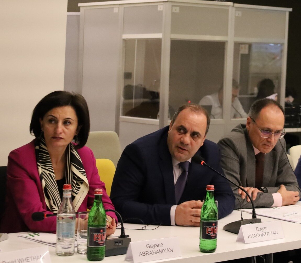 2022թ. դեկտեմբերի 6-ին և 7-ին Երևանում տեղի ունեցավ «Պաշտպանական ոլորտի արդյունավետ կառավարումը և վերահսկողությունը» թեմայով կլոր սեղան-քննարկում, որն իրականացվեց Ժնևի Անվտանգության ոլորտի կառավարման կենտրոնի (DCAF) և «Խաղաղության երկխոսություն» հկ-ի համագործակցությամբ: